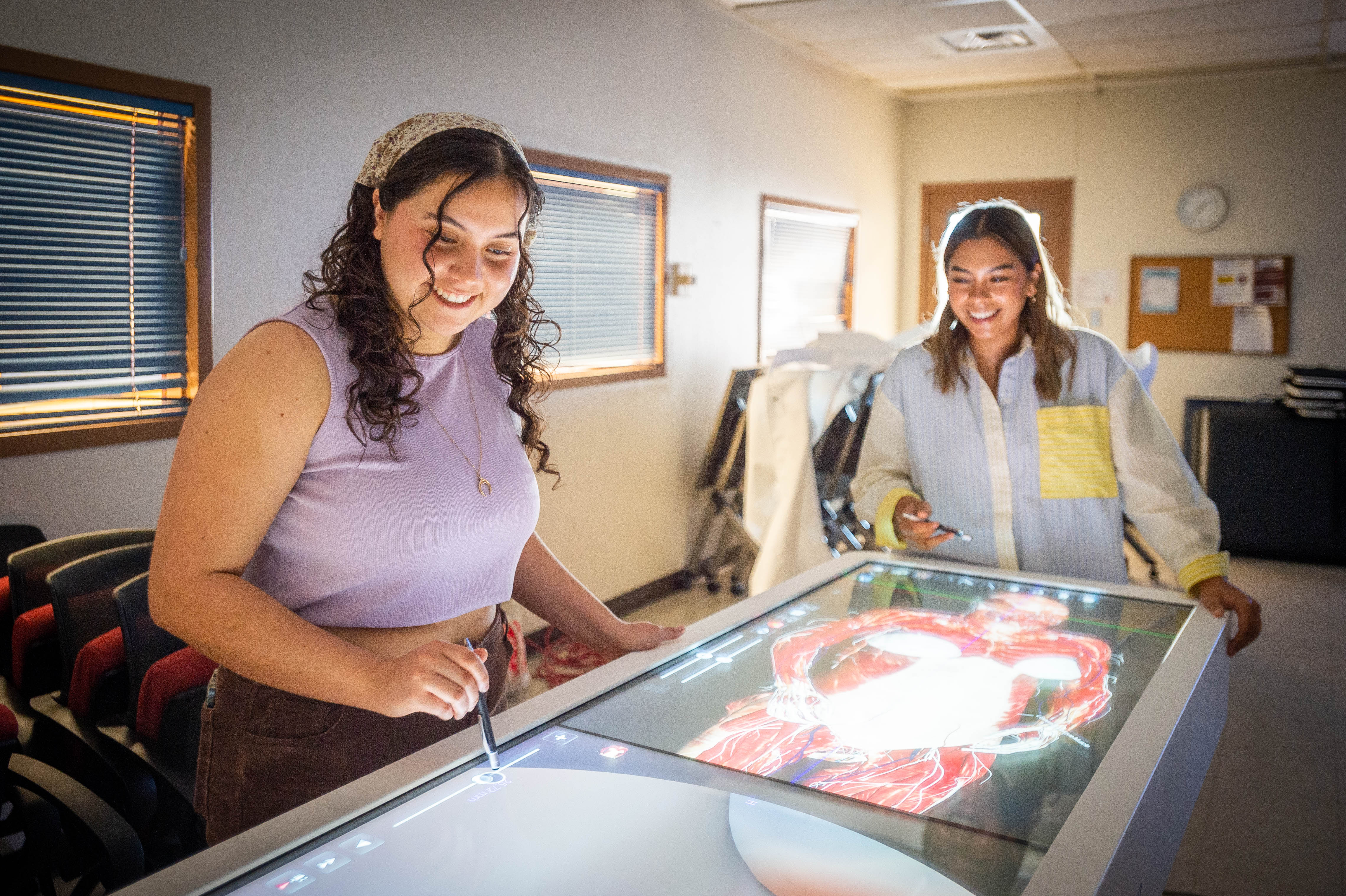 NMSU_Anatomage-table_Kinesiology_April-2022_Photo-by-Ingrid-Leyva-2.jpg